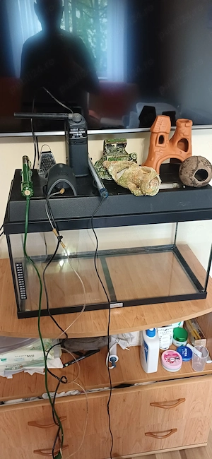 Donez acvariu 80l ,2 pompe neon si încălzitor 