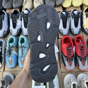 Pantofi Sport Adidas Yeezy Boost 700 MNVN Honey Flux- 100% originali