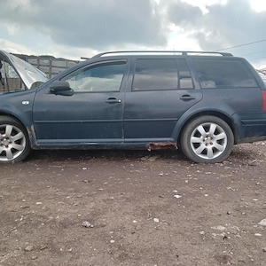 Dezmembrez  golf 4 cod motor axr