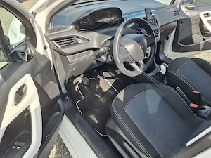 Peugeot 208 1.0i an 2015 - imagine 5