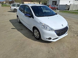 Peugeot 208 1.0i an 2015 - imagine 1