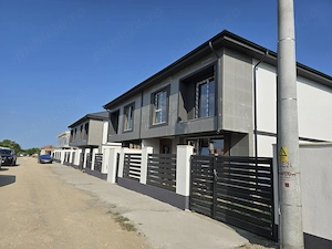 Vila de vanzare in Lazu