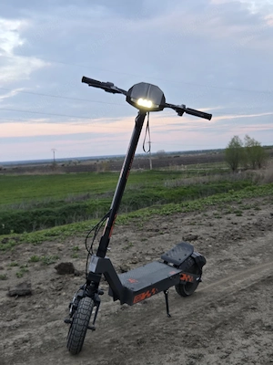 Trotinetă Electrică KuKirin G2 - Model Nou, Suspensii Off-Road, Ca Nouă