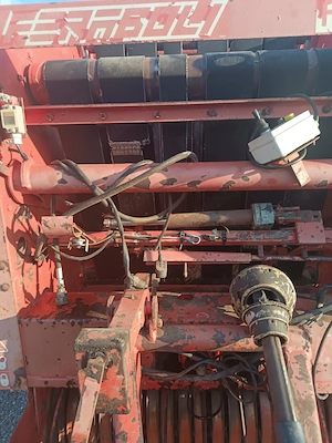 Presă și plug de vanzare