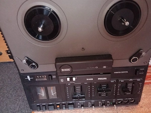magnetofon Philips N4420 cu amplificare si difuzoare.3capete.3motoare