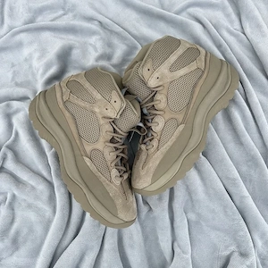 Pantofi Sport Adidas Yeezy Desert Boot Rock EG6463 100% Originali
