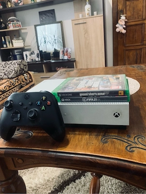 Vând Xbox One s 512 Gb 1 Controller + 2 jocuri - imagine 3