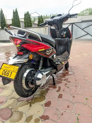 Scuter electric limitat la 25 km h se conduce fără permis  - imagine 2