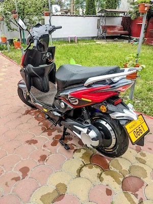 Scuter electric limitat la 25 km h se conduce fără permis  - imagine 5