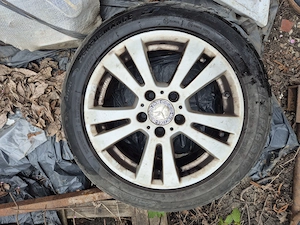 Vând set complet jante originale Mercedes pe 16 cu anvelope vară in stare bună. 