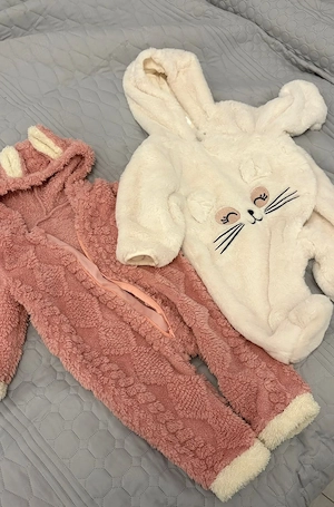 Vand 4 salopete pentru copii