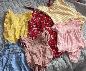 Vând hăinuțe pentru fetiță, mărimea 72