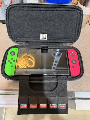 Nintendo Switch OLED + Jocuri & Accesorii   de Vânzare