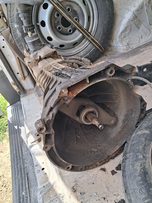 Cutie de viteze Ford transit 2.4  - imagine 4