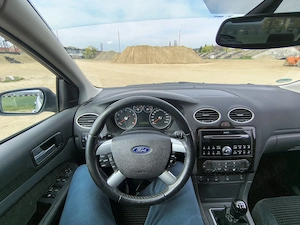 Ford Focus Ghia 1.6 benzina   fara rugina   2 seturi roti   intretinut - imagine 9