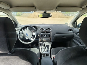 Ford Focus Ghia 1.6 benzina   fara rugina   2 seturi roti   intretinut - imagine 10