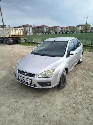 Ford Focus Ghia 1.6 benzina   fara rugina   2 seturi roti   intretinut
