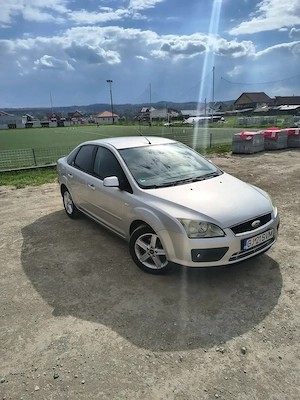 Ford Focus Ghia 1.6 benzina   fara rugina   2 seturi roti   intretinut - imagine 5