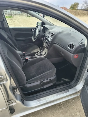 Ford Focus Ghia 1.6 benzina   fara rugina   2 seturi roti   intretinut - imagine 7