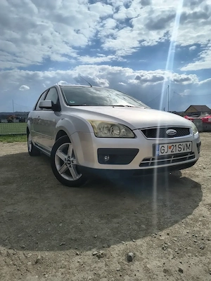 Ford Focus Ghia 1.6 benzina   fara rugina   2 seturi roti   intretinut - imagine 6