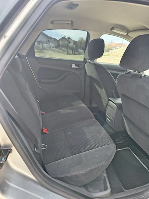 Ford Focus Ghia 1.6 benzina   fara rugina   2 seturi roti   intretinut - imagine 8