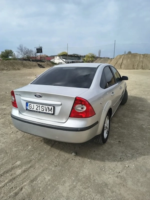 Ford Focus Ghia 1.6 benzina   fara rugina   2 seturi roti   intretinut - imagine 3