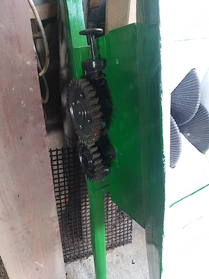 Vând teasc presă de struguri  și zdrobitor destruguri