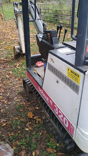 vând bobcat 320 - imagine 4