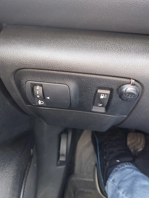 Renault Megane IV ,  echipare ZEN   1.6 Benzină . 115 CP 2017 - imagine 8