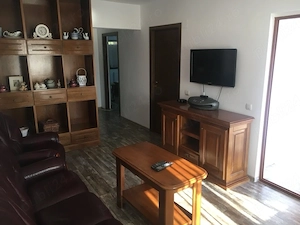 Inchiriez apart.3cam,ultracentral cu terasa si parcare privata.