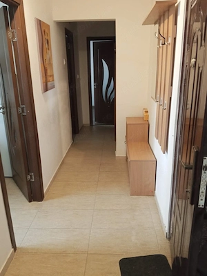 Închiriez apartament 