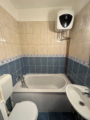 Proprietar vând garsonieră proaspăt renovată complet,poziție foarte bună,mobilata și utilată complet - imagine 8