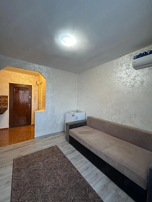 Proprietar vând garsonieră proaspăt renovată complet,poziție foarte bună,mobilata și utilată complet - imagine 5