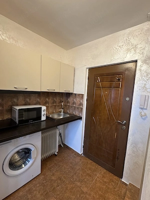 Proprietar vând garsonieră proaspăt renovată complet,poziție foarte bună,mobilata și utilată complet - imagine 6