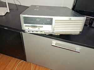 vând calculator +monitor. 500lei 