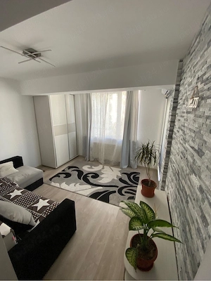 Închiriez apartament cu 2 camere 