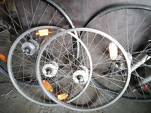 roti biciclete cu dinam in butuc 