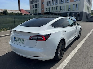 Vand Tesla Model 3 Facelift SR+ Baterie LFP 325 CP An 2021 | Interior Alb | Sistem Audio Premium - imagine 2