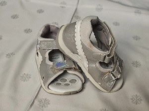  Sandale Chicco mărimea 20   Argintii, Model deosebit