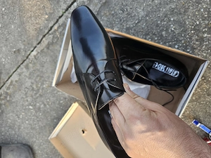 Pantofi barbati de piele nepurtati