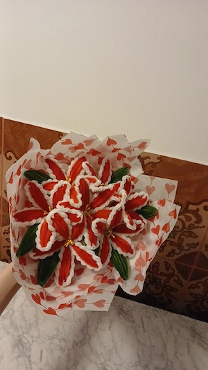  vînd flori din sîrmă plușată 