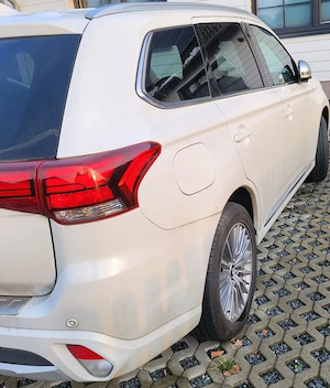 Mitsubishi Plug In Hibrid Outlander 2.0 PHEW AWD PLUS "keyless" - imagine 8