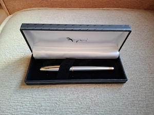 Stilou X-Pen argintiu cu accente aurii