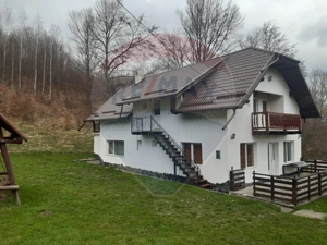 Casă / Vilă cu 7 camere   în zona Bran-Tohanita