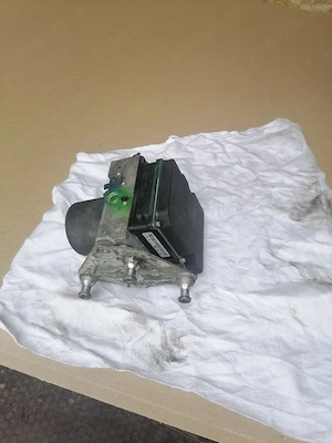 Vînd pompă abs crafter 2.0 l - imagine 3