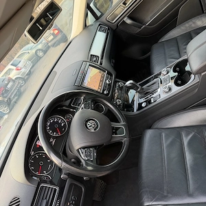 VW Touareg  R-Line 3.0 TDI 262 CP-perne-panoramic-camera 360 - imagine 4