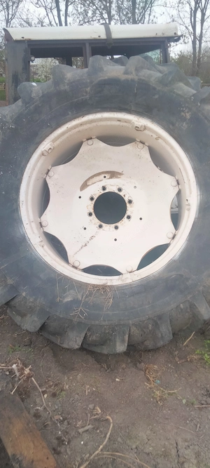 Vând doua roti de tractor - imagine 3
