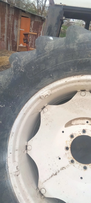 Vând doua roti de tractor - imagine 2