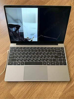 Laptop Display 14 inch spart model XU141D,8gb ram ddr4,Laptopul este complet cu baterie,8gb ram ddr4