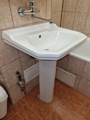 Chiuveta baie cu picior